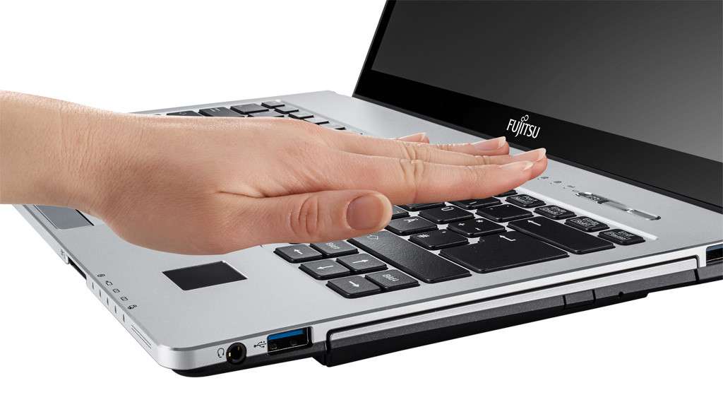 Fujitsu LifeBook S935: Schneller Notebook-Langläufer im Test